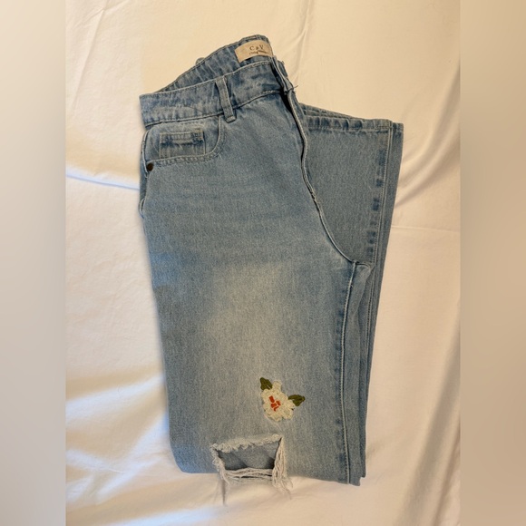 Chelsea & Violet Floral Embroidered Distressed Jeans Size 27 - Picture 5 of 8